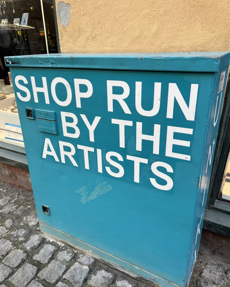 Statement auf einem Stromkasten